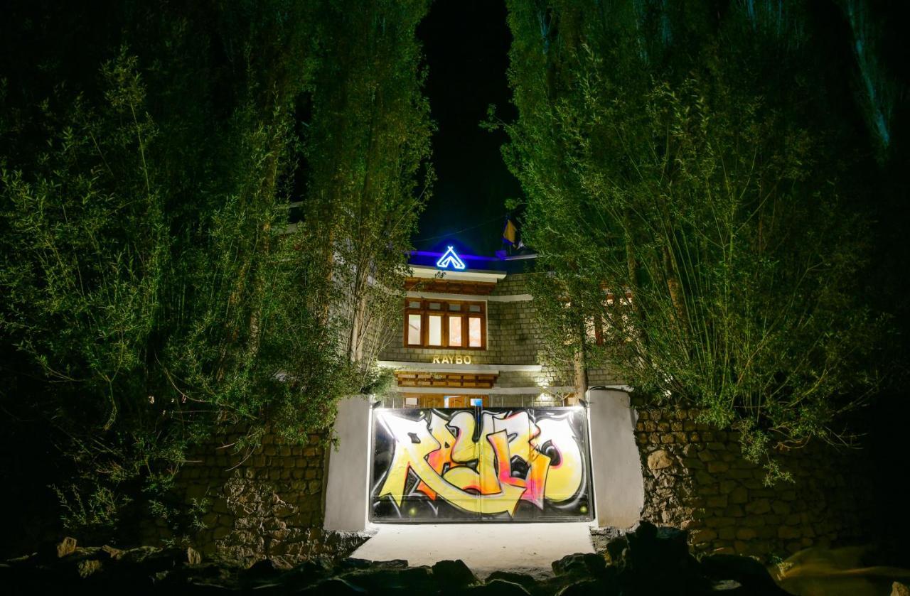 Raybo Hostel Leh Buitenkant foto